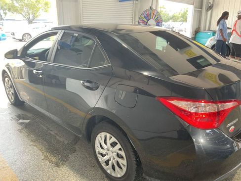 Used 2017 Toyota Corolla LE FWD image 5
