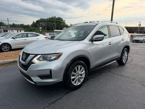 Used 2019 Nissan Rogue SV FWD image 3