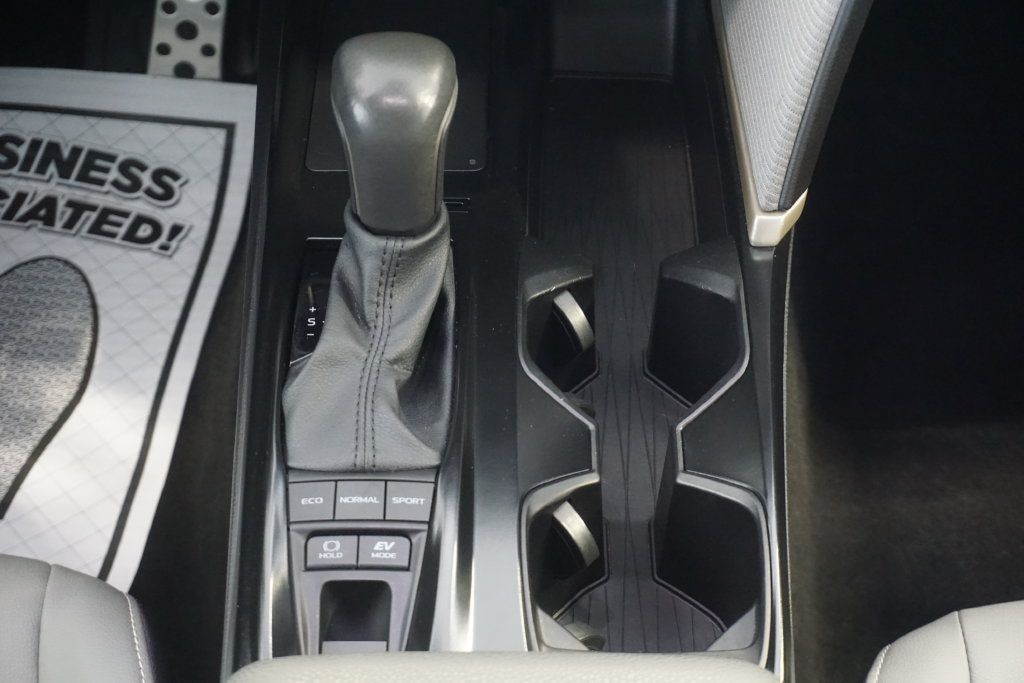 Used 2025 Toyota Camry SE AWD/4WD image 30