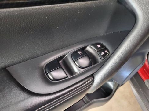 Used 2018 Nissan Rogue S AWD/4WD image 13