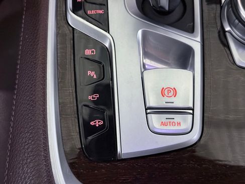 Used 2020 BMW 745e xDrive image 39