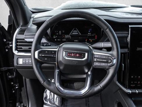 Used 2025 GMC Acadia Elevation image 12