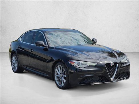 Used 2018 Alfa Romeo Giulia RWD image 3