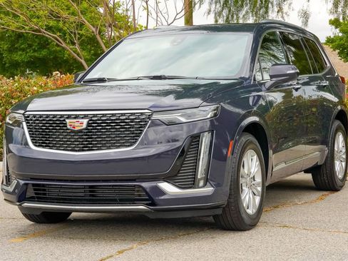 Certified 2025 Cadillac XT6 Luxury FWD image 2