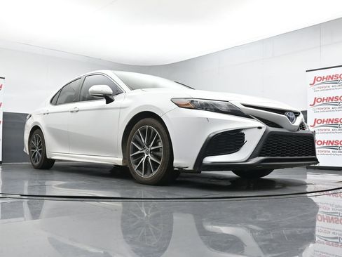 Used 2022 Toyota Camry SE image 18