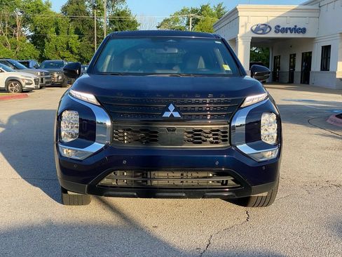 Used 2022 Mitsubishi Outlander SE AWD/4WD image 2