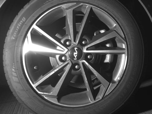 Used 2024 Kia Forte LXS FWD image 18