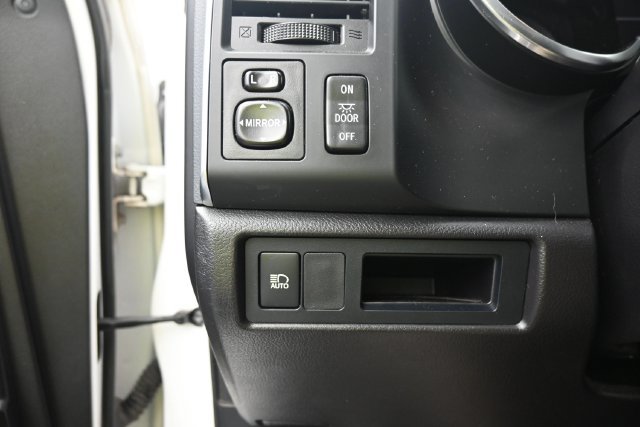 Used 2018 Toyota Sequoia TRD Sport AWD/4WD image 15