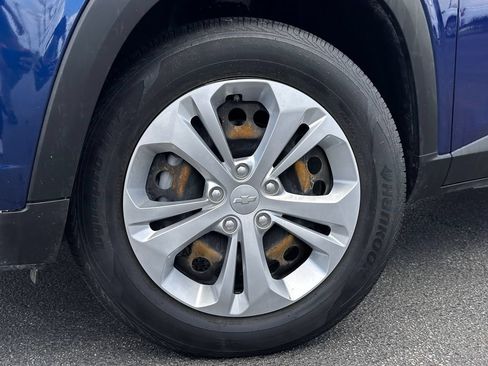 Used 2024 Chevrolet Trax LS w/ Driver Confidence Package FWD image 2