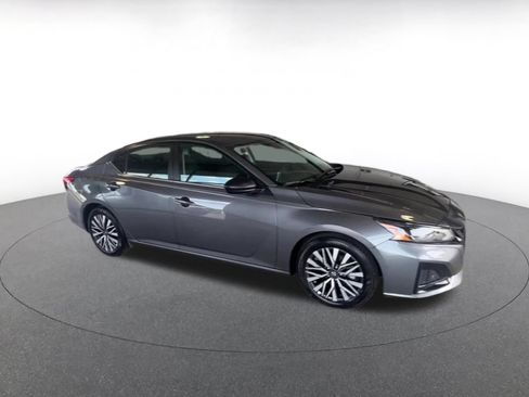 Used 2026 Nissan Altima 2.5 SV FWD image 2