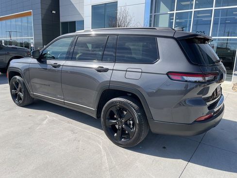 Used 2024 Jeep Grand Cherokee L Limited w/ Luxury Tech Group II image 18