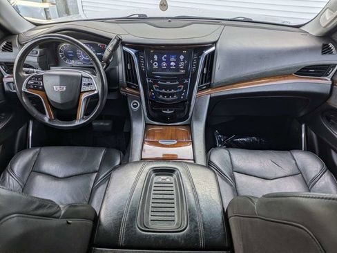 Used 2018 Cadillac Escalade Premium Luxury AWD/4WD image 17