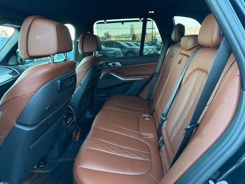 Used 2021 BMW X5 M50i image 10