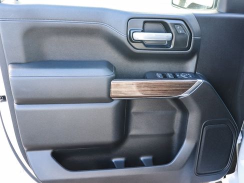 Used 2021 Chevrolet Silverado 1500 LT image 16