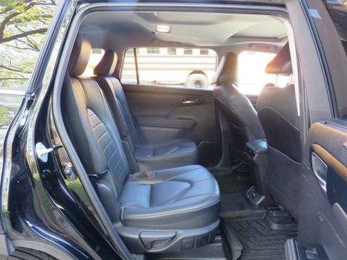 Used 2020 Toyota Highlander XLE AWD/4WD image 20