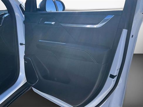 Used 2025 GMC Acadia Elevation image 17