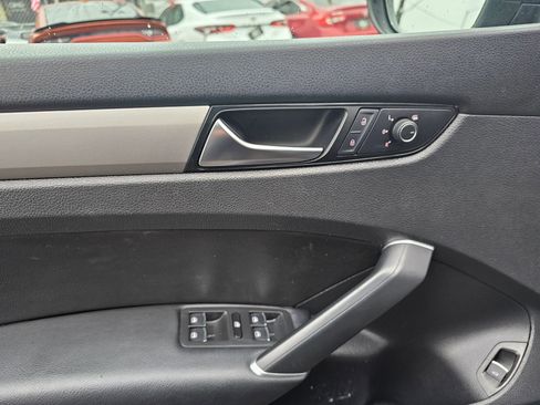 Used 2022 Volkswagen Passat 2.0T SE image 32