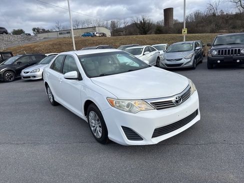 Used 2012 Toyota Camry L image 2
