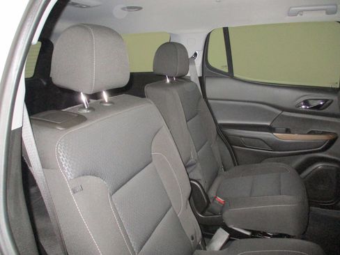 Certified 2023 GMC Acadia SLE w/ Driver Convenience Package image 18