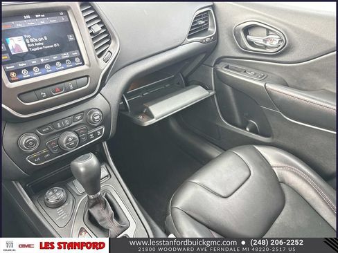Used 2021 Jeep Cherokee Trailhawk AWD/4WD image 34