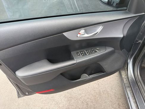 Used 2023 Kia Forte LXS w/ LXS Technology Package FWD image 3