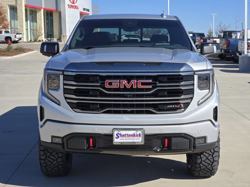 Used 2022 GMC Sierra 1500 AT4 w/ AT4 Premium Package AWD/4WD image 8
