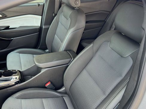 Used 2025 Chevrolet Trax LT image 27