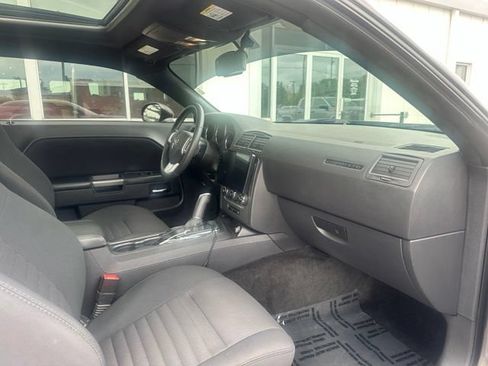 Used 2014 Dodge Challenger R/T RWD image 9