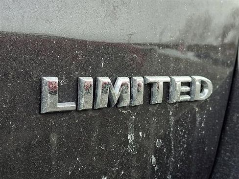 Used 2017 Jeep Grand Cherokee Limited image 33