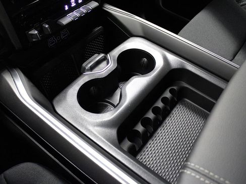 New 2026 RAM 1500 4x4 Crew Cab image 21