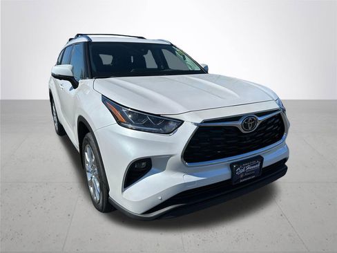 New 2026 Toyota Highlander Limited image 5