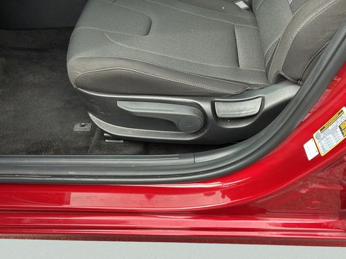 Used 2025 Hyundai Elantra SE FWD image 13