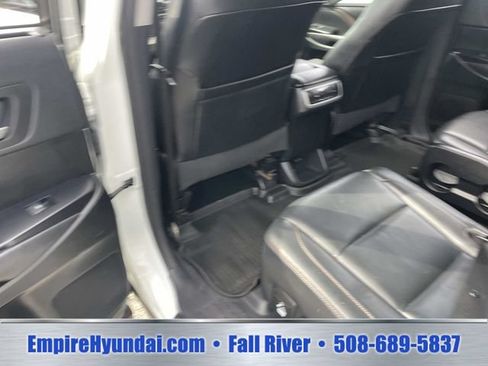 Used 2017 Toyota Highlander XLE AWD/4WD image 16