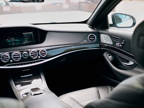 Used 2019 Mercedes-Benz S 560 Sedan w/ AMG Line Exterior image 13