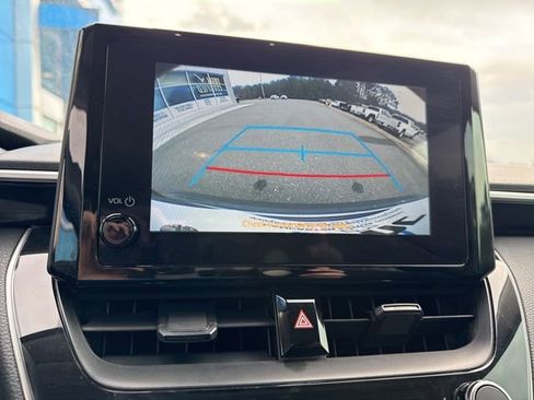 Used 2025 Toyota Corolla LE w/ Convenience Package image 14