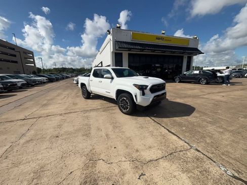 Used 2026 Toyota Tacoma TRD Sport AWD/4WD image 2