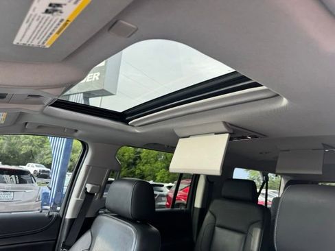 Used 2020 Chevrolet Suburban Premier AWD/4WD image 16
