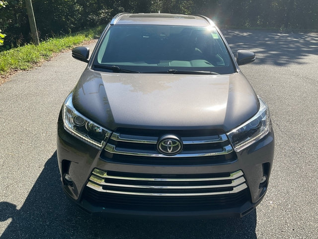 Used 2019 Toyota Highlander Limited AWD/4WD image 3