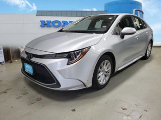 Used 2020 Toyota Corolla XLE video 2