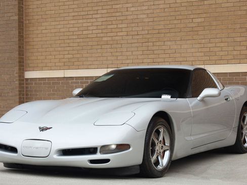 Used 2000 Chevrolet Corvette Coupe w/ Memory Pkg RWD image 5