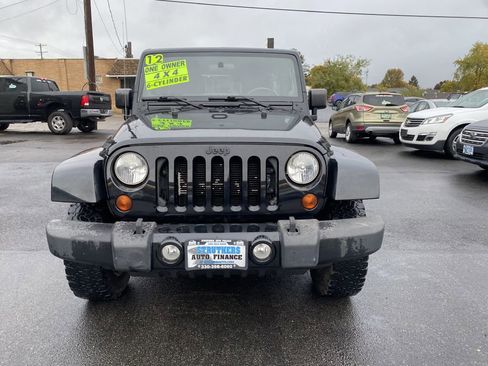 Used 2012 Jeep Wrangler Unlimited Sahara image 2