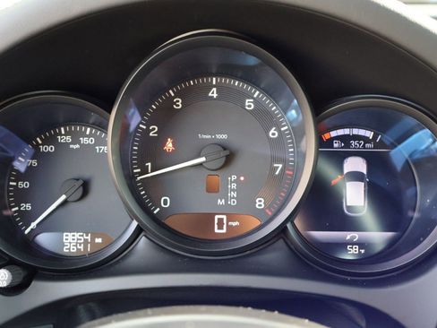 Certified 2025 Porsche Macan image 16