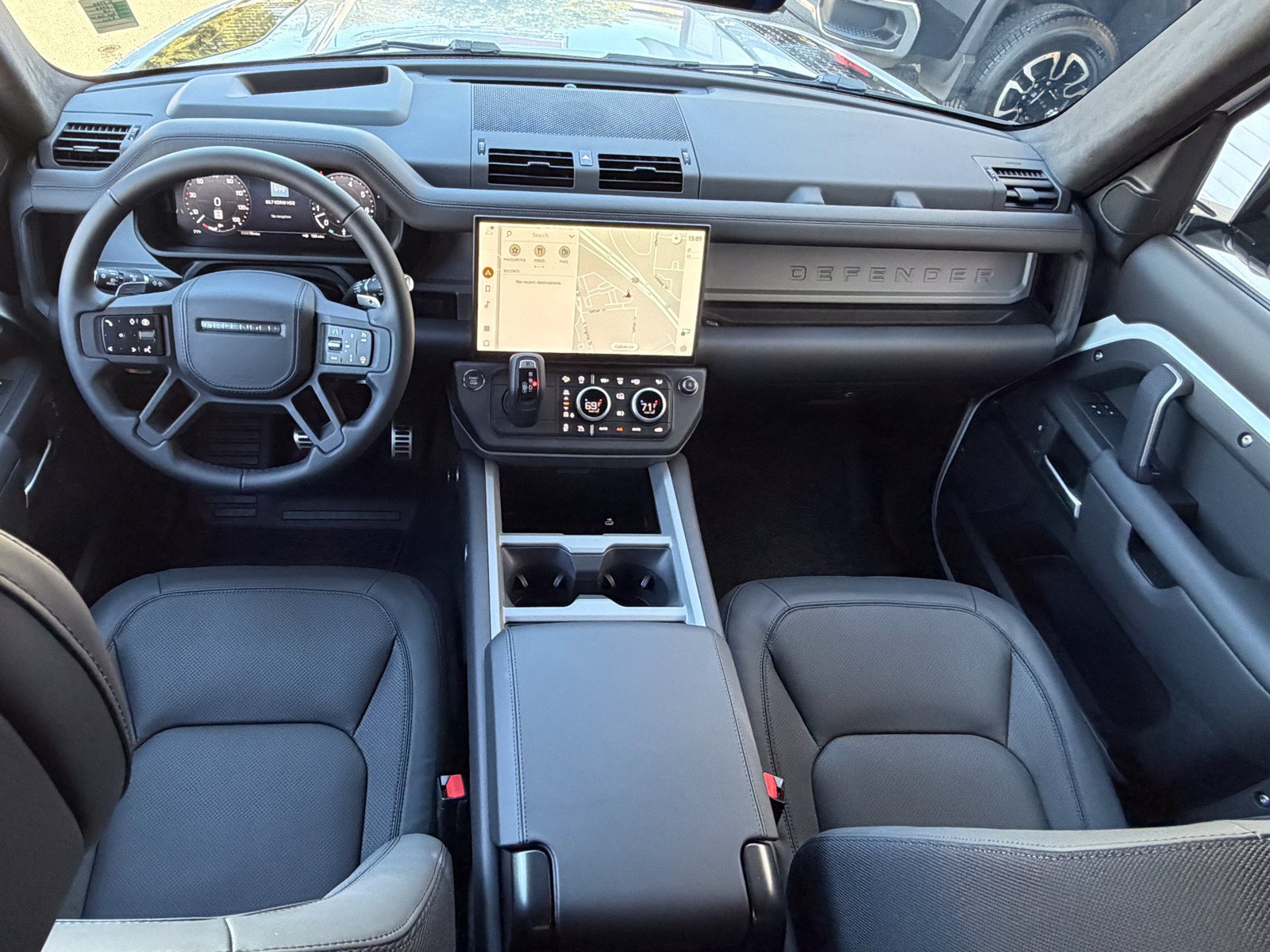 Used 2026 Land Rover Defender 110 V8 AWD/4WD image 26
