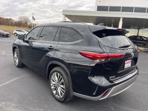 Used 2021 Toyota Highlander Platinum image 4
