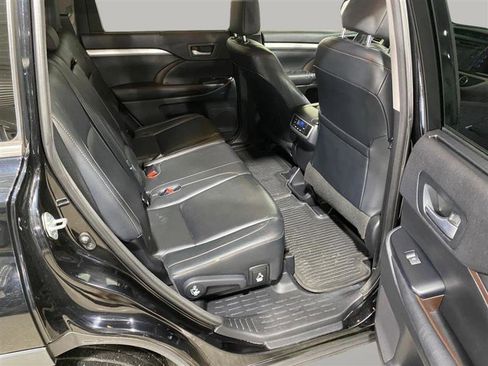 Used 2015 Toyota Highlander XLE image 30