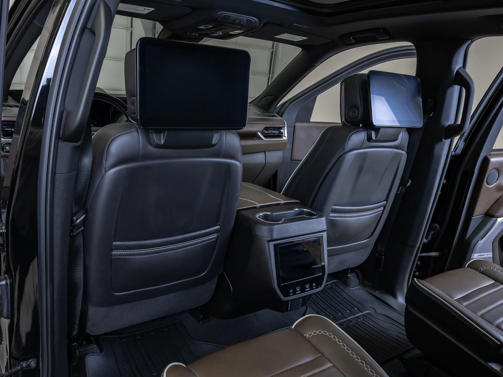 Used 2025 GMC Yukon Denali Ultimate AWD/4WD image 34