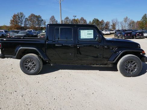 New 2026 Jeep Gladiator Sport image 3