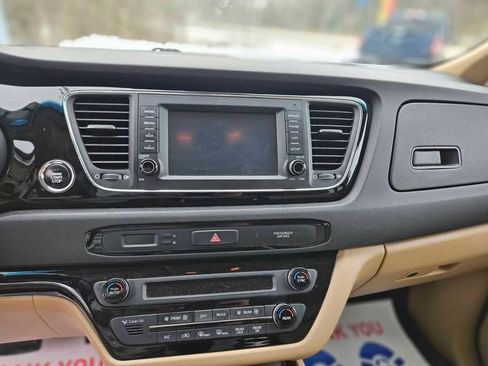 Used 2018 Kia Sedona EX image 9