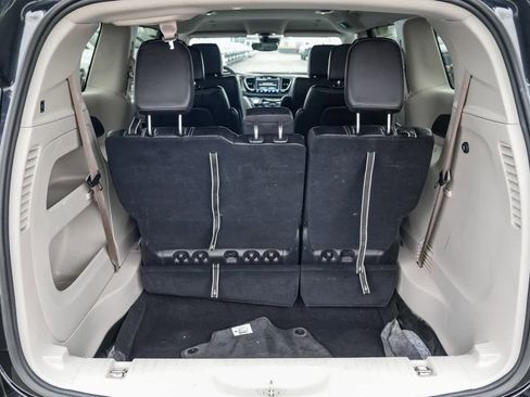 Used 2024 Chrysler Pacifica Touring-L image 25