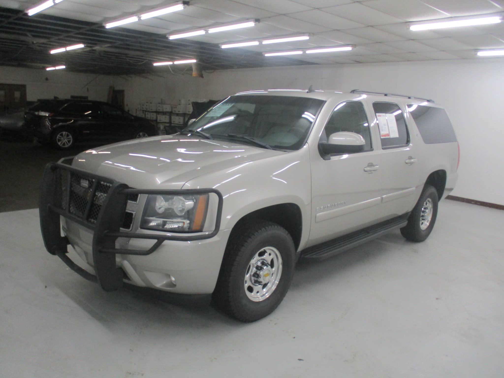 Used 2007 Chevrolet Suburban 2500 LT w/ LT Preferred Equipment Group AWD/4WD image 3